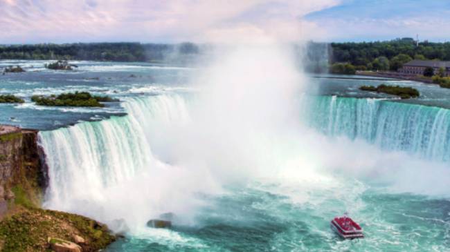 Niagara's incredible Horseshoe Falls | © Destination Ontario