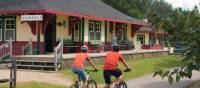 The old train station in Nominingue, P'tit Train du Nord linear park | ©Tourisme Laurentides