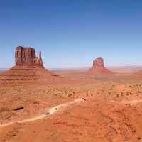 Sandstone buttes of Monument Valley at the Arizona-Utah state line | Nathaniel Wynne